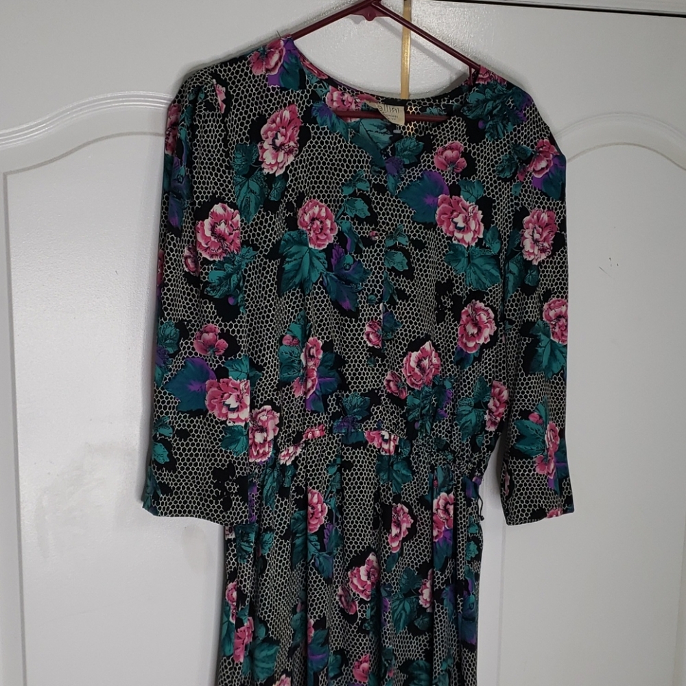 Flowery spring dress, long sleeve